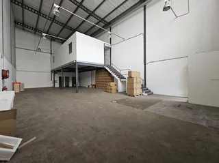 Warehouse available To Let in Meadowdale, Germiston