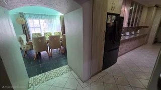 “Comfort, Space &amp; Convenience – 5-Bedroom Home with Multiple Garages”