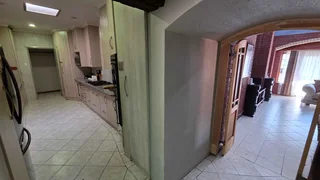 “Comfort, Space &amp; Convenience – 5-Bedroom Home with Multiple Garages”