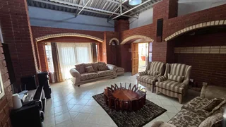 “Comfort, Space &amp; Convenience – 5-Bedroom Home with Multiple Garages”