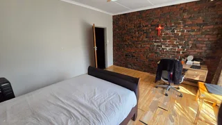 “Comfort, Space &amp; Convenience – 5-Bedroom Home with Multiple Garages”