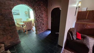 “Comfort, Space &amp; Convenience – 5-Bedroom Home with Multiple Garages”