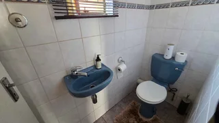 “Comfort, Space &amp; Convenience – 5-Bedroom Home with Multiple Garages”