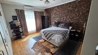 “Comfort, Space &amp; Convenience – 5-Bedroom Home with Multiple Garages”