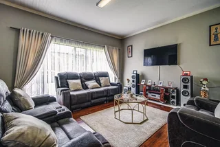 Sole Mandate! Stunning 3-Bedroom Home in Dalview, Brakpan