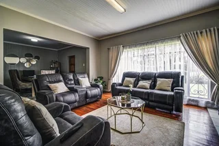 Sole Mandate! Stunning 3-Bedroom Home in Dalview, Brakpan