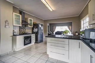 Sole Mandate! Stunning 3-Bedroom Home in Dalview, Brakpan