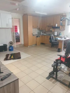 Opportunity Awaits: Spacious 3-Bedroom Home with Private 1-Bedroom Flatlet in Secure Dewald Hatti...