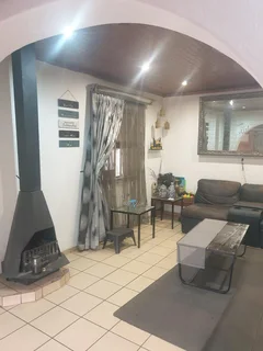 Opportunity Awaits: Spacious 3-Bedroom Home with Private 1-Bedroom Flatlet in Secure Dewald Hatti...