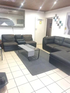 Opportunity Awaits: Spacious 3-Bedroom Home with Private 1-Bedroom Flatlet in Secure Dewald Hatti...