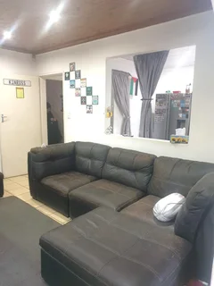 Opportunity Awaits: Spacious 3-Bedroom Home with Private 1-Bedroom Flatlet in Secure Dewald Hatti...