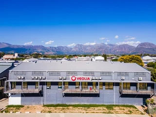 881 m² Riverfront Office Space to Let – Paarl