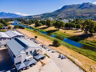 881 m² Riverfront Office Space to Let – Paarl