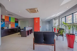 881 m² Riverfront Office Space to Let – Paarl