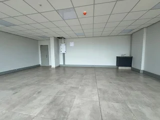 Upscale &amp; Appealing Space For Retail Establishment To Let