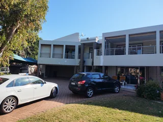 Spacious 6-Bedroom Family Home with Flatlet in Prime Umhlanga Ridge