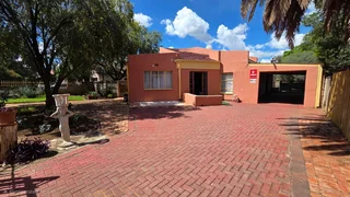 "Expand Your Vision: 3-Bed Home with Separate Flat!"