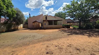 &#34;Expand Your Vision: 3-Bed Home with Separate Flat!&#34;