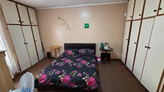 &#34;Expand Your Vision: 3-Bed Home with Separate Flat!&#34;