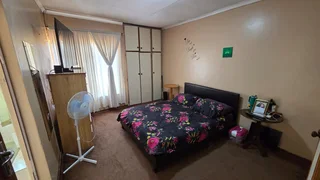 &#34;Expand Your Vision: 3-Bed Home with Separate Flat!&#34;