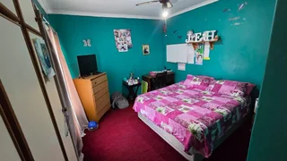 &#34;Expand Your Vision: 3-Bed Home with Separate Flat!&#34;