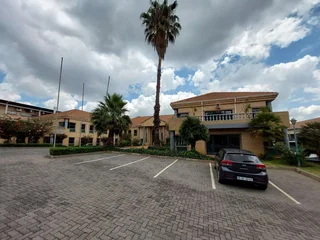 2318 sqm Office to Let in Bedfordview