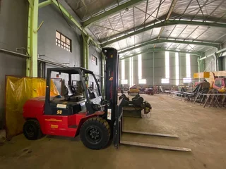 1300m2 Warehouse with 1800m2 Yard and 1100 Amps and Large office, change room and canteen