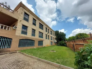 2318 sqm Office to Let in Bedfordview