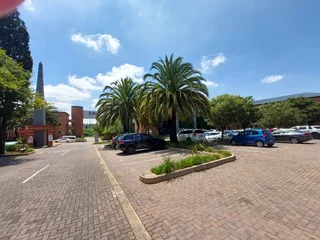 708 sqm Ground Floor Office to Let