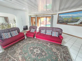 **Charming Family Home in Secure Bassonia**