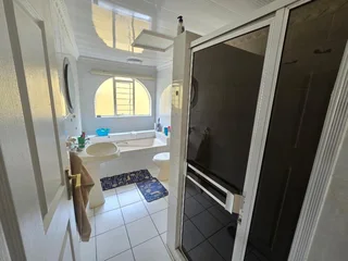 **Charming Family Home in Secure Bassonia**