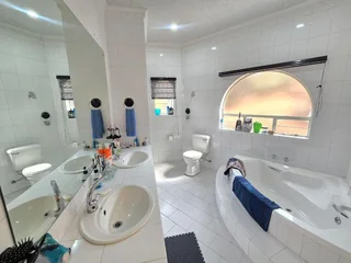 **Charming Family Home in Secure Bassonia**