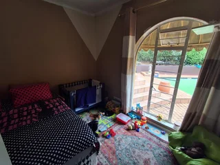 **Charming Family Home in Secure Bassonia**