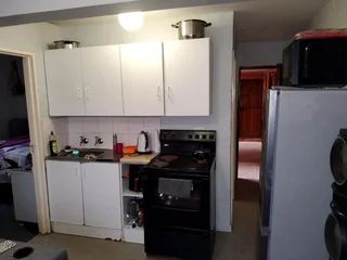 **Charming 2-Bedroom Flat in Secure, Family-Friendly Complex**