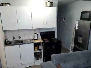 **Charming 2-Bedroom Flat in Secure, Family-Friendly Complex**