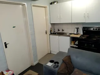 **Charming 2-Bedroom Flat in Secure, Family-Friendly Complex**