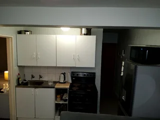 **Charming 2-Bedroom Flat in Secure, Family-Friendly Complex**