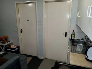 **Charming 2-Bedroom Flat in Secure, Family-Friendly Complex**