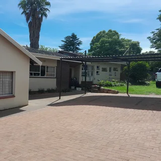 Secure 2,5-Bedroom  And 1-Bathroom Apartment In Unit 1a Cromwell