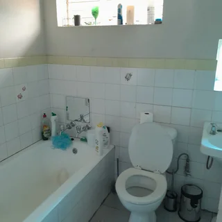 Secure 2,5-Bedroom  And 1-Bathroom Apartment In Unit 1a Cromwell