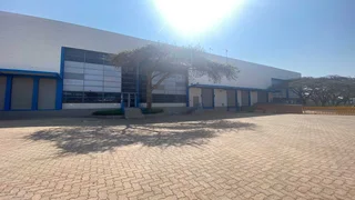 Midrand warehouse with amazing height available to let