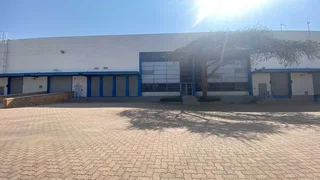 Midrand warehouse with amazing height available to let
