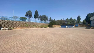 Midrand warehouse with amazing height available to let