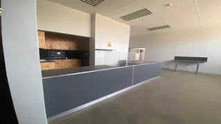 Midrand warehouse with amazing height available to let