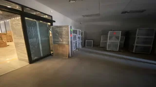 Midrand warehouse with amazing height available to let