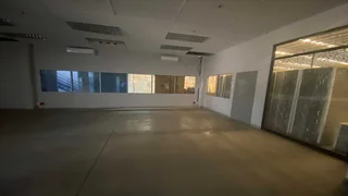 Midrand warehouse with amazing height available to let