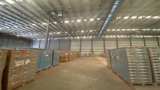 Midrand warehouse with amazing height available to let