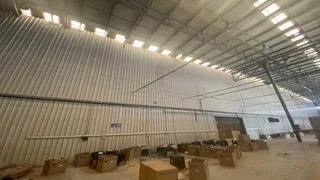 Midrand warehouse with amazing height available to let