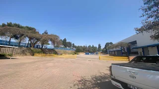 Midrand warehouse with amazing height available to let