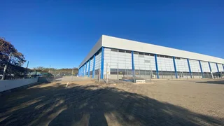 Midrand warehouse with amazing height available to let